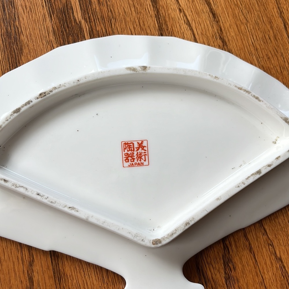 Vintage Japanese Ceramic Tray White with Floral Pattern and Butterfly - Picture 5 of 8